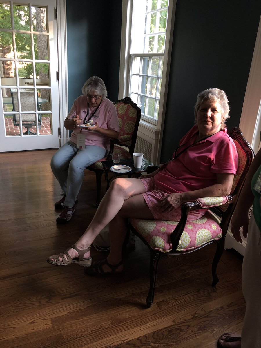 sbcalumnae's tweet photo. Holla Holla! @SweetBriaredu #SweetWorkWeeks Volunteers enjoyed dessert &amp; coffee w/ Dean @teresaagarrett at her home. #SweetBriarFIERCE https://t.co/9bym8D2qBx