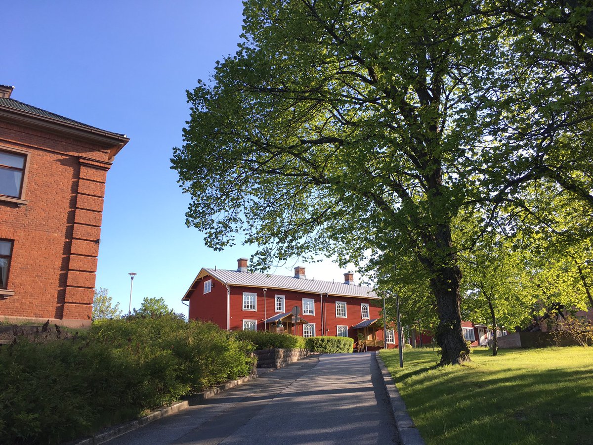 Tule meille <a href="/univaasa/">University of Vaasa</a> töihin! Nyt tarvitaan markkinoinnin ammattilainen, joka tuntee, tietää ja taitaa brändinrakennuksen. Lue lisää ja hae itse, tai vinkkaa tuttavalle 👉 uva.rekrytointi.com/paikat/index.p… (ja kyllä, tämä on Suomen kaunein kampus)