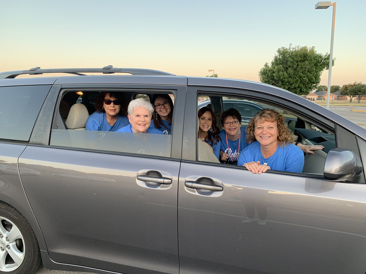 laurenhawkins28's tweet photo. BRIGHT & EARLY! โ๏ธ We are ready for you, AISD Convocation 2019!!! ๐๐ป
alt caption: more likely PUMPED to see @gerrybrooksprin ๐คฉ #AISDCarpool #CelebrateAISD https://t.co/YWtYPLbL27