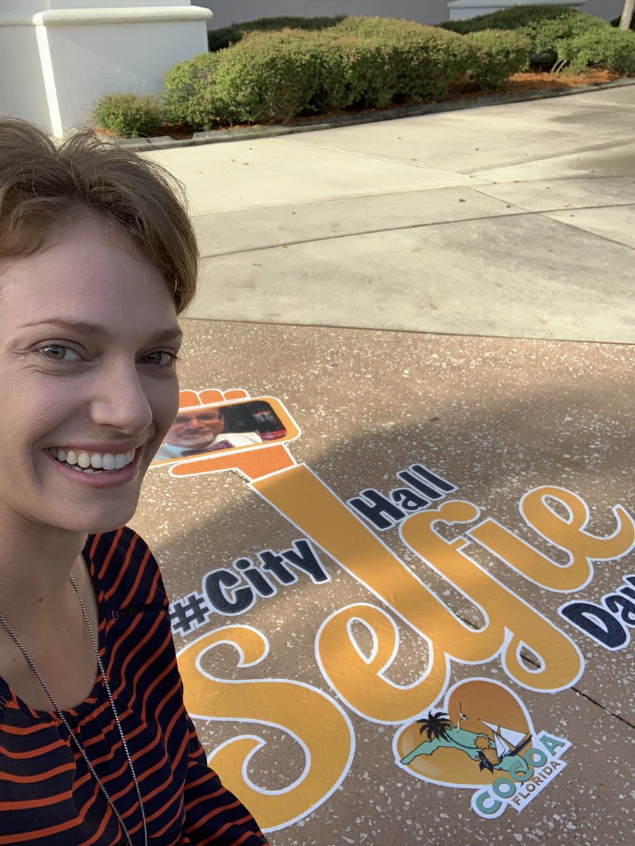 RachelHorst25's tweet photo. We came, we saw, we selfie-d #CityHallSelfieDay #CityHallSelfie https://t.co/ZChHwehFaU