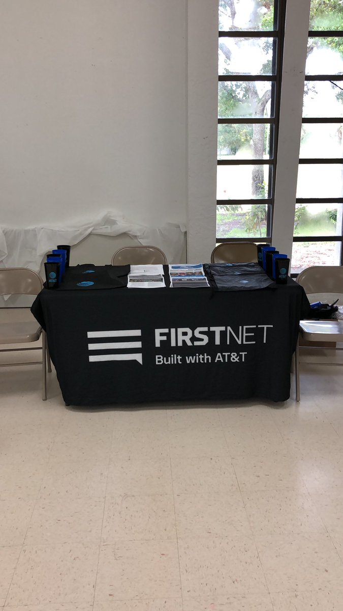 smnasmvenicefl's tweet photo. First Responder appreciation event in Hendry County! #attfirstnet #flaone #firstresponders #att @olgabby1 @One_FLA @ReanTaube @MilagrosMontout @drew_wagz @Alexa_yero https://t.co/hZlR11qVBx