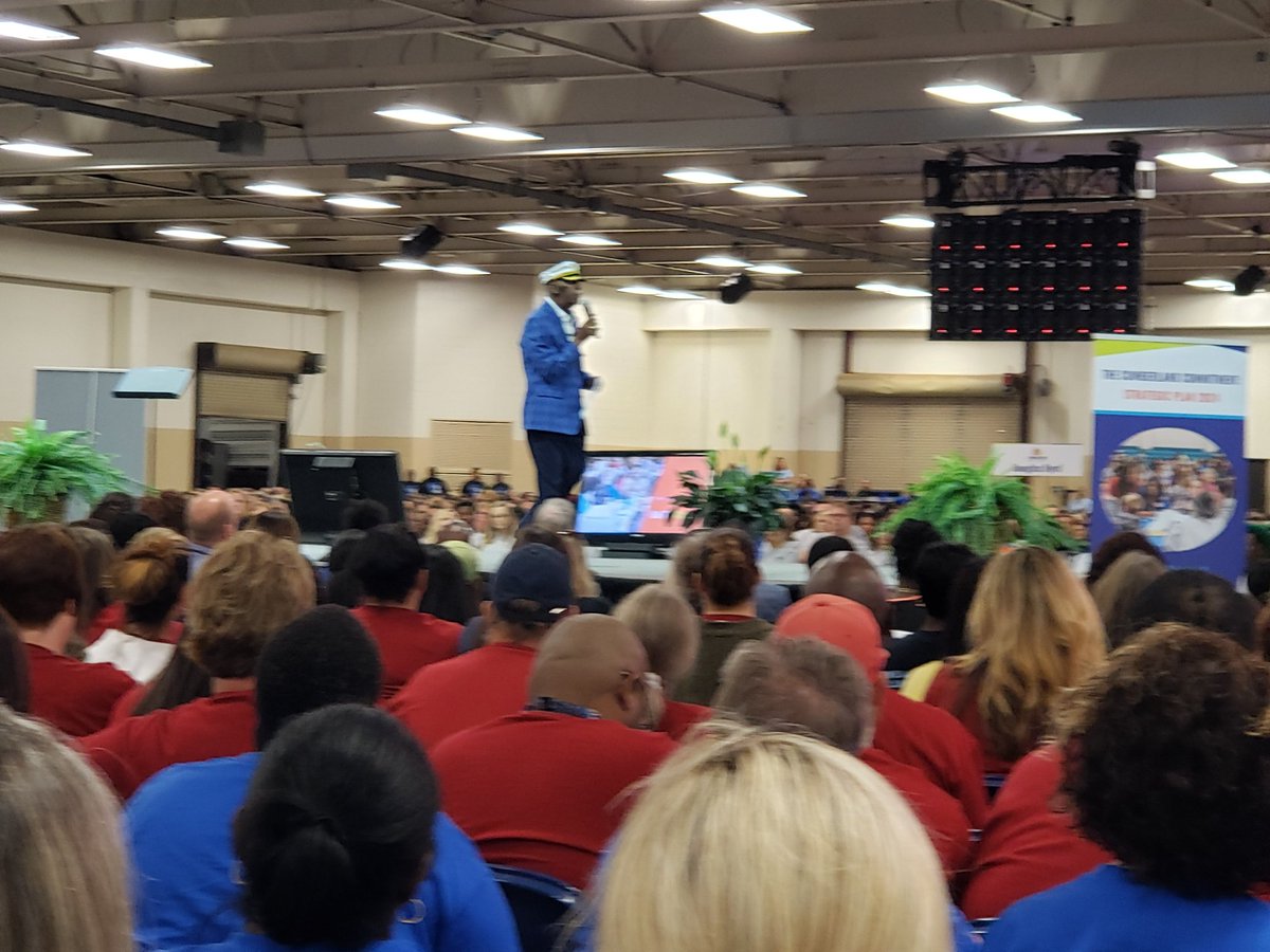 Ashley_Dolphins's tweet photo. 2019-2020 CCS Convocation!! #inspiration #miracleshappen https://t.co/SFZiUijelw