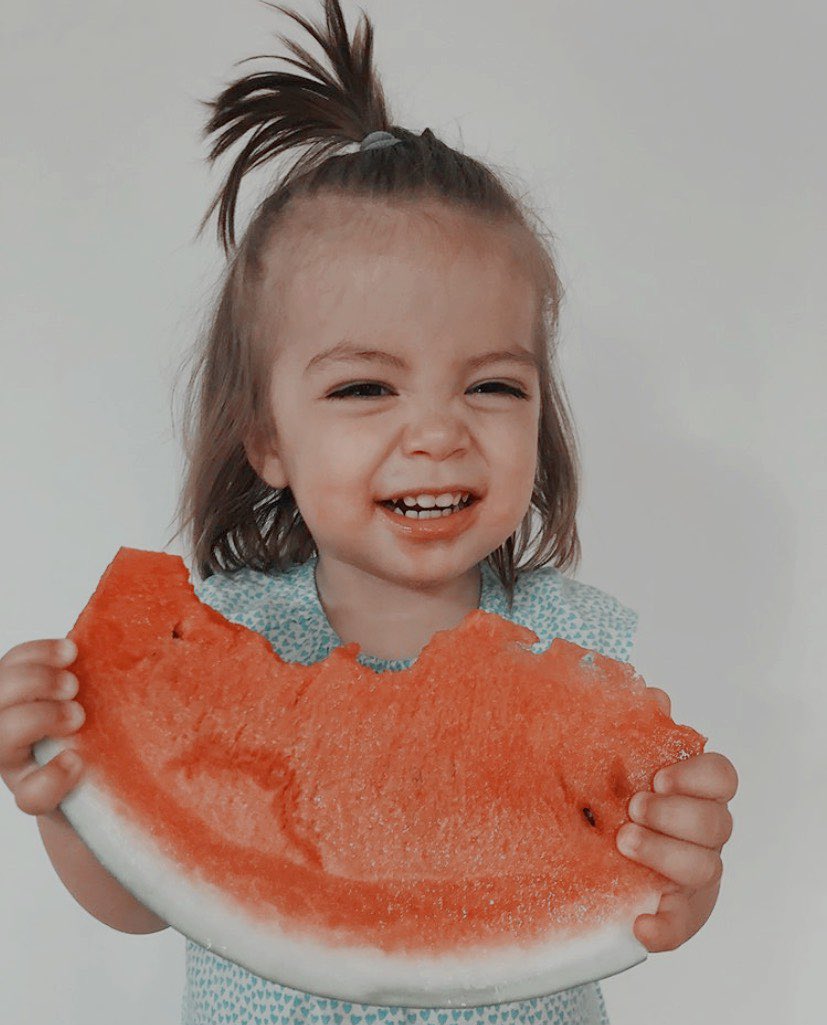 mvsicdecarrer's tweet image. ㅤㅤㅤ━━━ instagram stories. ━━━  

➣  15/O8/2029. ↺ 9:29 a.m.  

❝ su fruta favorita, sí es. 🍉🍉 ❞