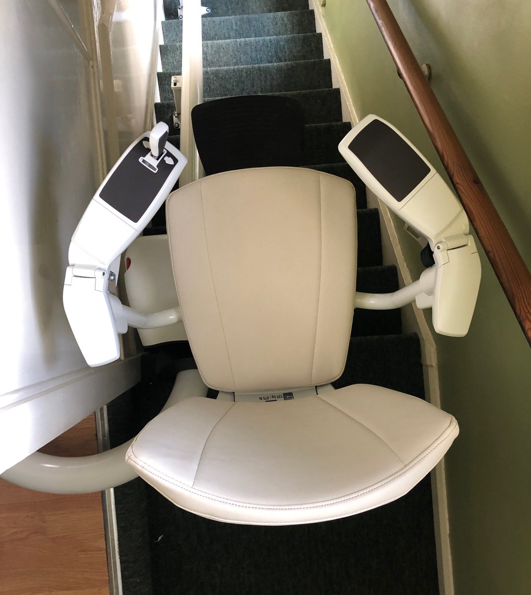 Tall client - Narrow Stairs - One solution - Thyssen Flow 2a - onlylifts.com