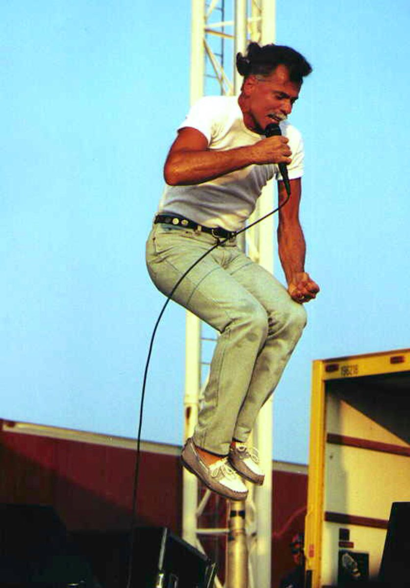 joebonsall's tweet photo. For #ThrowbackThursday singing @kystatefair circa 1990 ... We will play there Sunday for the 44th consecutive year ... https://t.co/ttU2HvQPUU