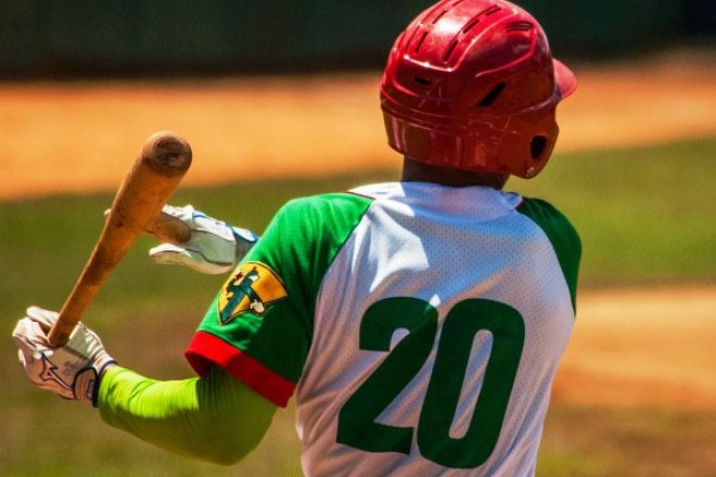 26deLasTunas's tweet photo. #57SNB #Cuba. Bombardeo masivo del campeón: #LasTunas noquea 17x7 a #SantiagodeCuba
🔗➡️https://t.co/d7My9dtveA
👥 @beisbolcubano @zdestrike @yaimiguel @CubanoYoe @PSierraMaestra @istvanojeda @GretelTv @Maril56 @RLPuertoPadre @AdelanteCuba https://t.co/E5vwt9hqqI
