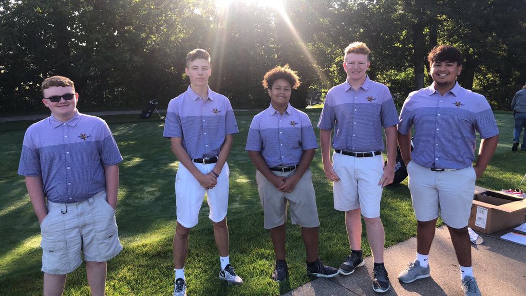 Picture day with the boys 😎. (Left right) Freshman- gavyn. Sophomores- Braden, Malachi, Blake, Miles.