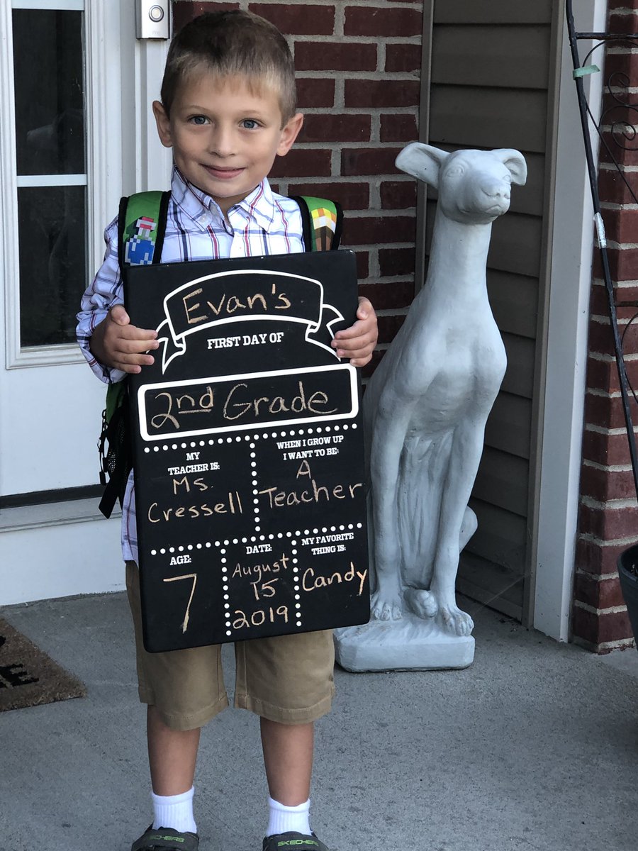 kristynlewis610's tweet photo. First day of second grade at Hamilton Maineville #LMFirstDay19 https://t.co/CWko4tCTCL