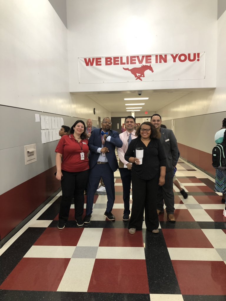ManorMiddle's tweet photo. MMS Principals!! #FirstDayOfSchool #OurPrincipalsRock #MMSPonies #TheTimeIsNow https://t.co/nUZ9fz4Nxa