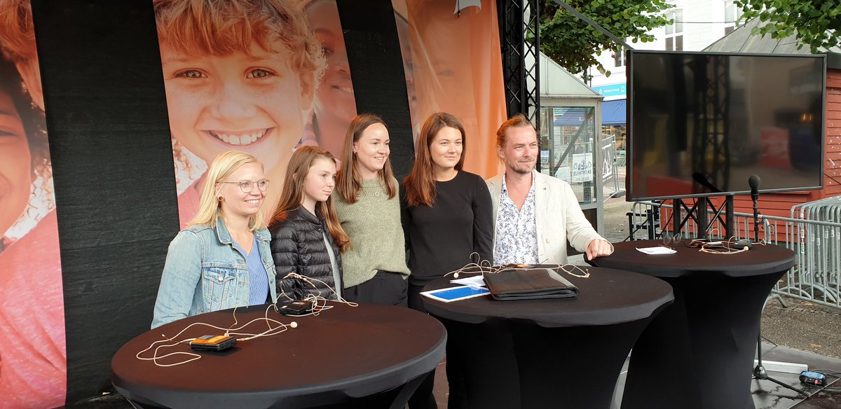 4 unge #pårørende fikk frem det like i at fordi noen nær dem var syke eller rusa, så følte de seg annerledes #vågåspørre godt ledet av @PederKjos <a href="/LHL_Hjerneslag/">LHL Hjerneslag</a> <a href="/Nf_folkehelsen/">Nasjonalforeningen</a> <a href="/ungkreft/">Ung Kreft</a> <a href="/barnavrus/">Barn av Rusmisbrukere</a>