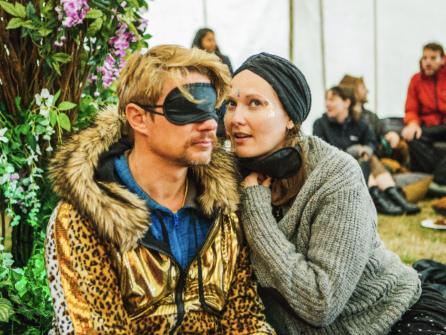 GuerillaScience's tweet photo. Elevate your knowledge of intimacy with #scienceofattraction tips from Social Psychology Professor, Viren Swami.
What's the FIRST thing that attracts you to another person? Is it looks? voice? body language?
Perhaps it's that first conversation...
#Shambala2019 @ShambalaFest https://t.co/JWh56I496w