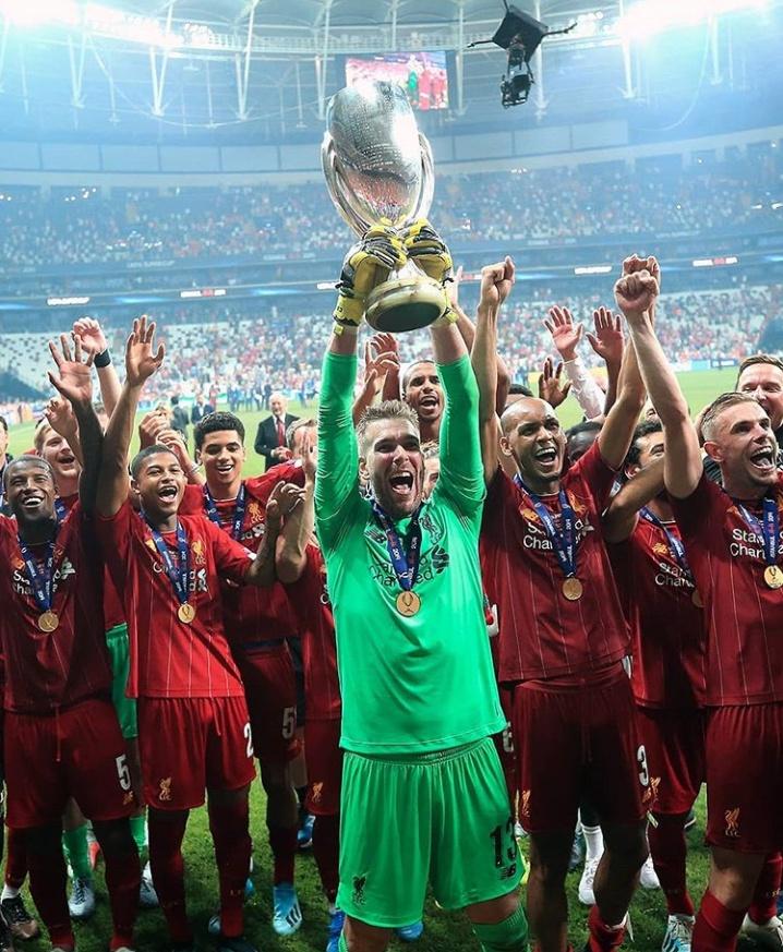 SOUNDCITYtv's tweet photo. Champions only ๐
For #LiverpoolFC fans only - take over our #SoundcityVIP belt today. Send us a playlist of eight songs, dope celebratory joints.
#SoundOff - https://t.co/95URYsxudq https://t.co/yVOGASmNwN