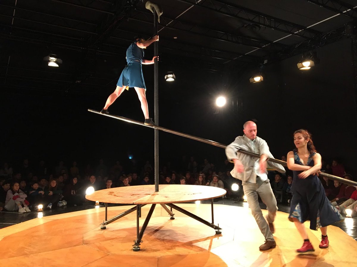 AjCastellsera's tweet photo. Avui, a les 22.00h a la pista d'estiu, #CastellSeràdeNit presenta "Flou Papagayo" de @CircusMumusic
 un espectacle que amb poc més d'un any de vida ha visitat tots els festivals nacionals i internacionals. No us el podeu perdre!! https://t.co/iamraDPMI2