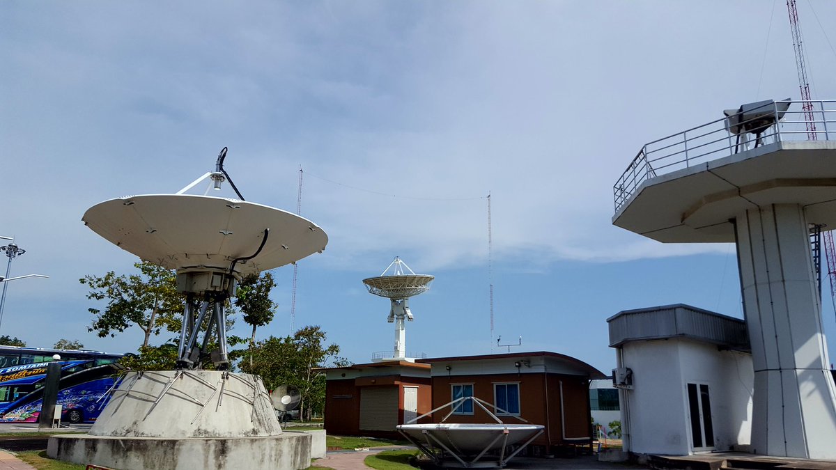 EPTSpatumwan's tweet photo. EPTS Climate Club field trip to the Thai GIS &amp; space agency, GISTDA https://t.co/0zVP31HFlx