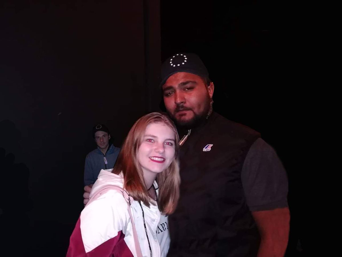 Juste_iiine's tweet photo. J'ai demandé à un groupe sur fb de faire en sorte de supprimer le videur qui pose sur ma photo, jvous mets l'originale et les pépites que j'ai eu.. Certaines personnes ont une imagination débordante 😭😭
@Orel_san @Punchline_Orel
(ptit coucou au videur si tu vois 👋🏼 j'ai bien ri) https://t.co/K5ZgVts7PG