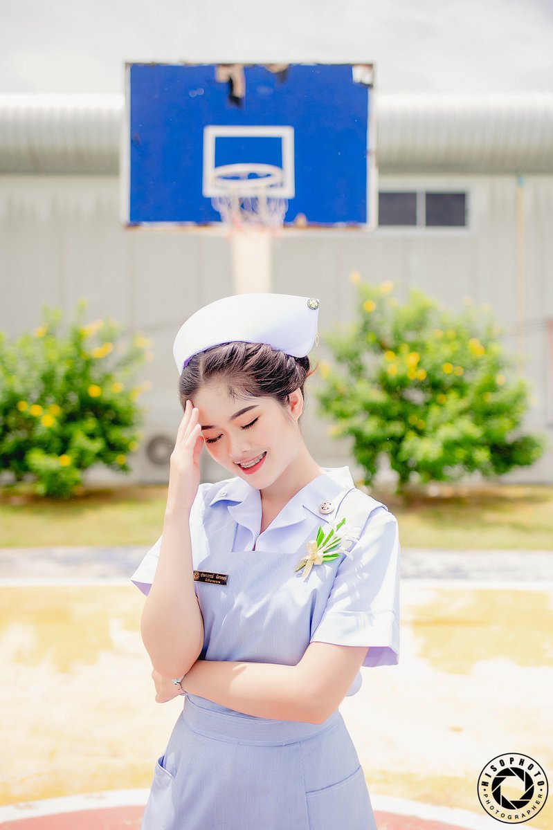 hamchai_1996's tweet photo. หมวกหนึ่งใบ...หนักเท่าชีวิตเลยรู้ไหม 😔 #นักศึกษาพยาบาล #แคปชั่นพยาบาล https://t.co/AJTToXxX3i https://t.co/v7jgvpRy1z