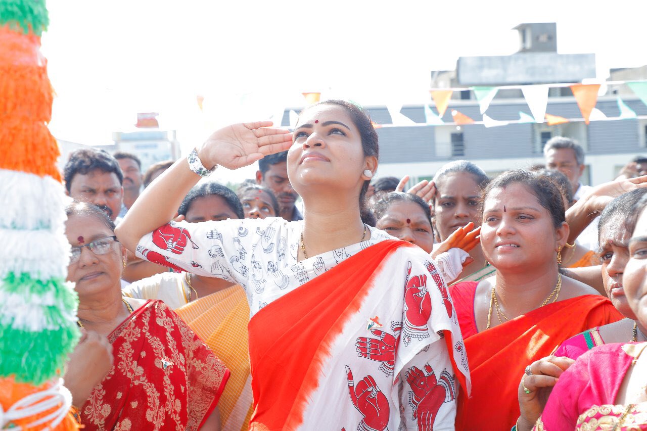 ECABqGFUYAASXIt?format=jpg&name=large