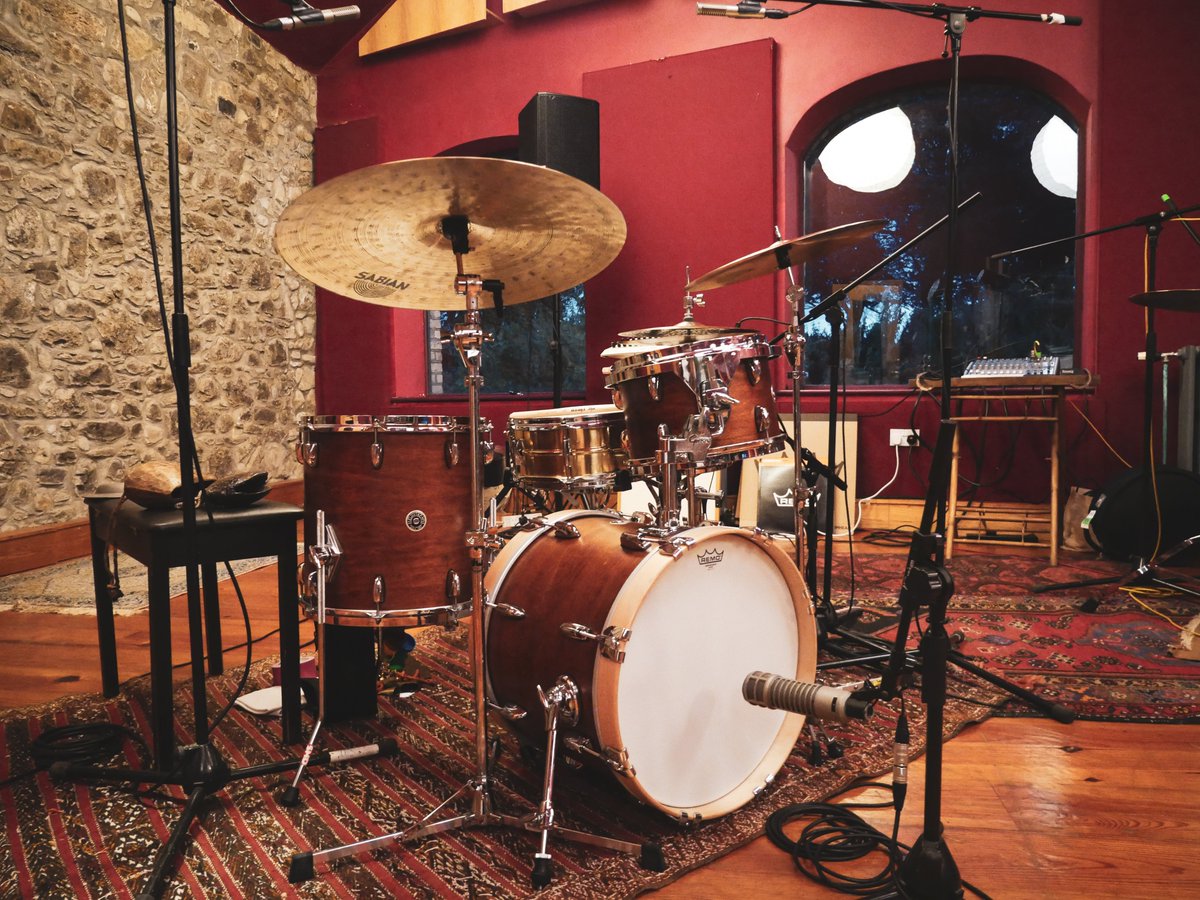 MusicMakerEire's tweet photo. We're obsessed with @markguiliana @gretschdrums Brooklyn kit at this years camp. It's paired with @SABIAN_Cymbals cymbals, @remopercussion drum heads and his signature @vicfirth drumsticks. What a beauty!
#21drums https://t.co/6xfCktOHqn