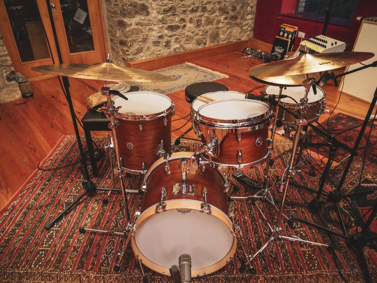 MusicMakerEire's tweet photo. We're obsessed with @markguiliana @gretschdrums Brooklyn kit at this years camp. It's paired with @SABIAN_Cymbals cymbals, @remopercussion drum heads and his signature @vicfirth drumsticks. What a beauty!
#21drums https://t.co/6xfCktOHqn