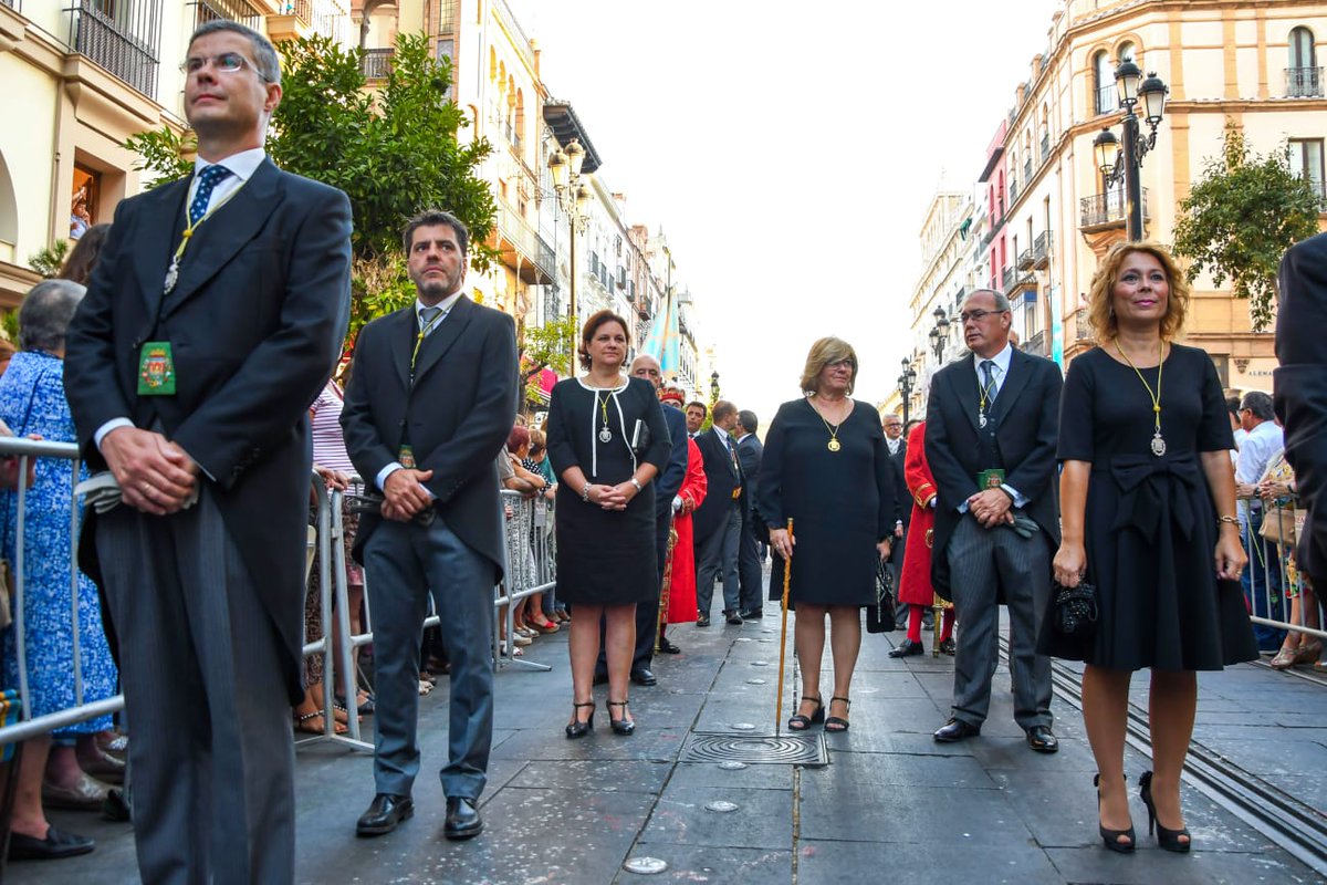 PPdeSevilla's tweet photo. Nuestros diputados de @PPSevillaDipu, @maryhelenroes @ramonvalencina y @ramosjc5 han participado hoy en la procesión de la Patrona de Sevilla y su Archidiócesis,  Nuestra Señora de los Reyes. Feliz día a todos los sevillanos! 
@Archisevilla1 @VirgenDeReyes #VirgendelosReyes19 https://t.co/DtDQsL84aR