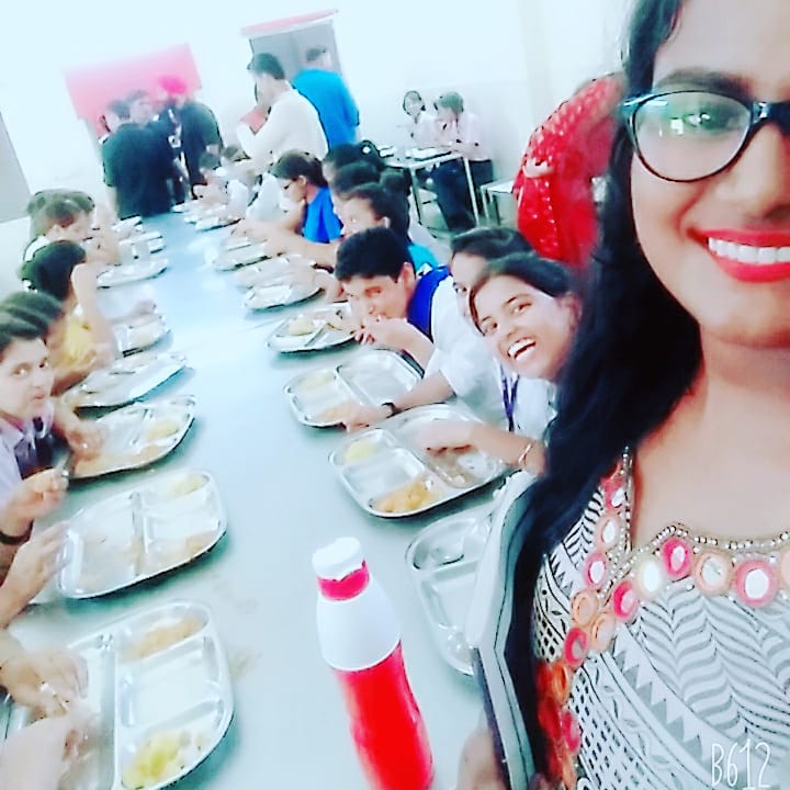 kaush_iki's tweet photo. A day wid dem...thankuuuuu @IIHMHOTELSCHOOL giving us dat opportunity to spend tym wid dem...had lots of fun wid dem...deir smile..jst cann't explain d feeling😊😍😍😍...@AADirIIHMDELHI @subornobose @ChefWithPen @RahulPuri009 https://t.co/2Gz3DL5gt3