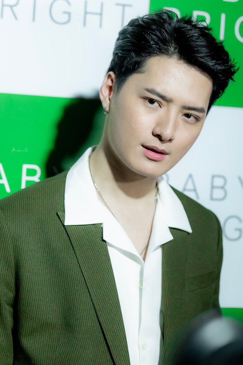 MilkmenFL's tweet photo. บางทีเราก็คิดว่า เราไม่ไหว 😣 หล่อเกินไป หัวใจทำงานหนัก 😍
#BabyBrightColorOfNature #TrueLoveWithKristSingto
@kristtps
@krist_est
#KristPerawat
#ยยขคพ https://t.co/rLAgyAWkDU