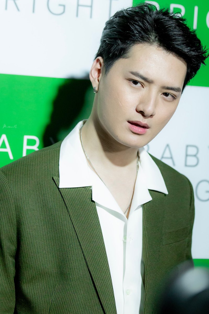 MilkmenFL's tweet photo. บางทีเราก็คิดว่า เราไม่ไหว 😣 หล่อเกินไป หัวใจทำงานหนัก 😍
#BabyBrightColorOfNature #TrueLoveWithKristSingto
@kristtps
@krist_est
#KristPerawat
#ยยขคพ https://t.co/rLAgyAWkDU