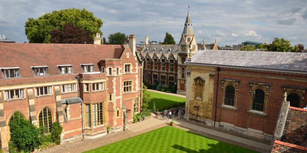 pembroke1347's tweet photo. Congratulations to everyone receiving their #Alevel2019 results today! We are looking forward to welcoming our new students in October. Let us know if you are #GoingtoPembroke. #GoingtoCambridge https://t.co/3ZA2yxswUG