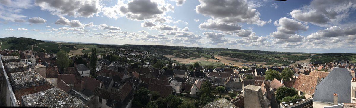 lefortdeshalles's tweet photo. Visite guidée chez le viticulteur Benoît Fleuriet #Sancerre ! On comprend mieux la qualité de ses vins 🍷 #bio à déguster avec modération à @marchederungis @AuVeauQuiTete et #LesVendanges ! 👏🍷👌🇫🇷🍷👍🍷😋 https://t.co/znWSd8ojKu
