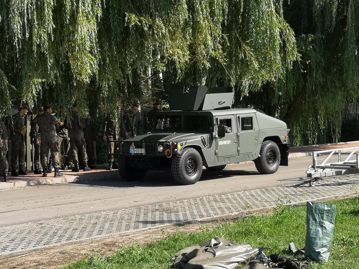 RobertTelus's tweet photo. I zaczęło się!!!!

Największy piknik militarny w Opocznie dziś stanie się faktem! 

W programie:
Występ zespołu reprezentacyjnego WP
Zespół Forteca
Pokaz szermierki Ułańskiej 
Kadra kobieca siatkówki plażowej 
#swietoWP 
#Telusplus #piknik #DobryCzasPl https://t.co/hkfnwzOqXm