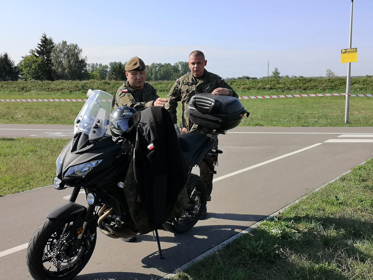 RobertTelus's tweet photo. I zaczęło się!!!!

Największy piknik militarny w Opocznie dziś stanie się faktem! 

W programie:
Występ zespołu reprezentacyjnego WP
Zespół Forteca
Pokaz szermierki Ułańskiej 
Kadra kobieca siatkówki plażowej 
#swietoWP 
#Telusplus #piknik #DobryCzasPl https://t.co/hkfnwzOqXm