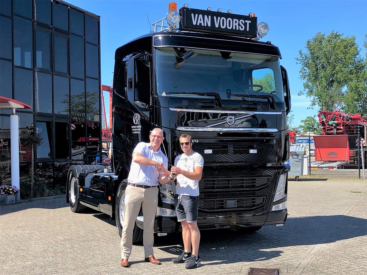 DoolaardBV's tweet photo. We feliciteren Gaspard van Voorst van harte met zijn nieuwe Volvo FH500. Hartelijk dank dat we dit project voor jullie mochten uitvoeren. 

Namens het hele team van Doolaard Truck en Bestelwagen Center heel veel succes!! https://t.co/eWMP2iSuDA