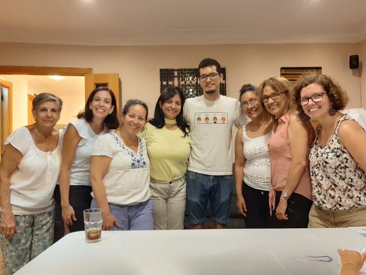 BUENAS NOTICIAS: ya se enviaron las cajas con el material escolar que recolectamos en Valencia. Mandamos un total de 155kgr. 
Cuando llegue y sea distribuido entre los niños de #CiudadBolivar compartiremos el material audiovisual.

Un abrazo de amor y unidad para todxs.