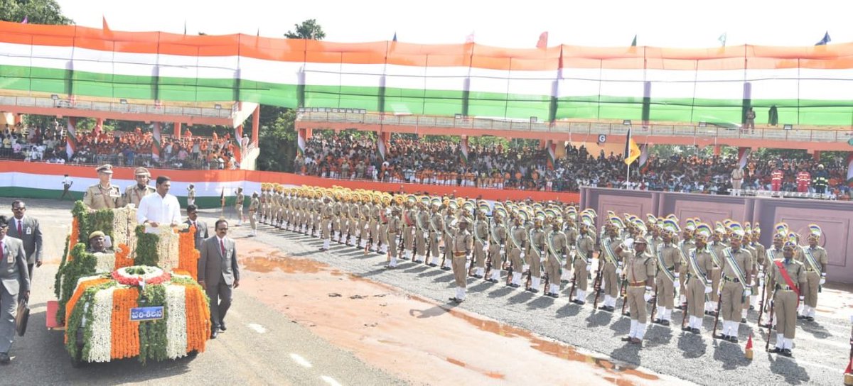 AndhraPradeshCM's tweet photo. విజయవాడ: ఇందిరాగాంధీ మున్సిపల్ స్టేడియంలో 73వ స్వతంత్ర దినోత్సవాల్లో పాల్గొన్న ముఖ్యమంత్రి శ్రీ వైయస్.జగన్. https://t.co/giV0RRSKwI