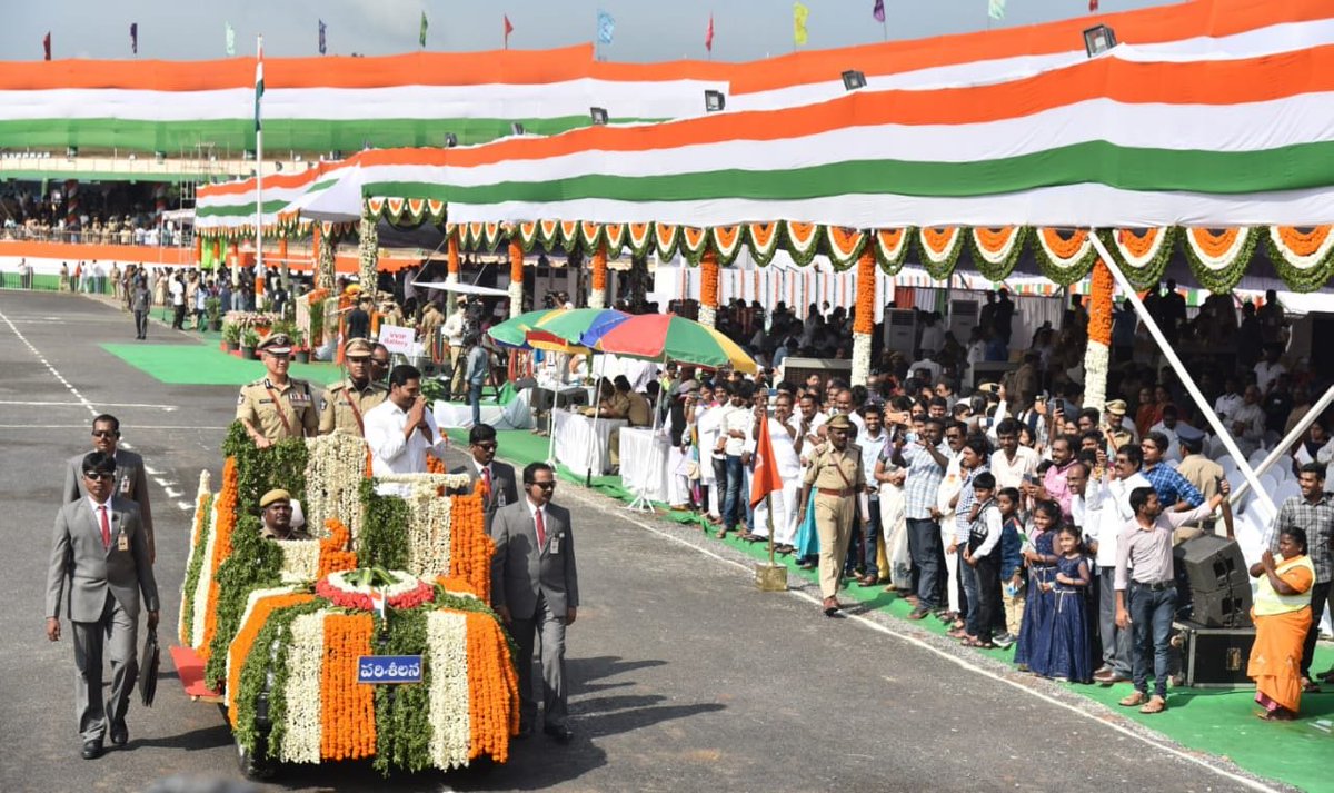 AndhraPradeshCM's tweet photo. విజయవాడ: ఇందిరాగాంధీ మున్సిపల్ స్టేడియంలో 73వ స్వతంత్ర దినోత్సవాల్లో పాల్గొన్న ముఖ్యమంత్రి శ్రీ వైయస్.జగన్. https://t.co/giV0RRSKwI