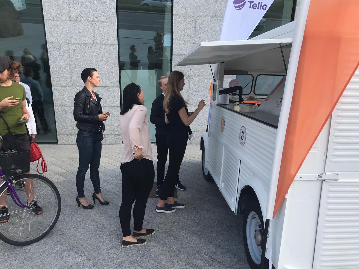 Pääkonttorimme edessä on nyt OP:n ja <a href="/teliafinland/">Telia Finland</a>:in yhteinen jäätelöauto. Saat tänään ja huomenna klo 10-15 jätskiä 0,10 eurolla! Maksaminen tapahtuu @Pivo:n kasvomaksamisella. Tuleeko <a href="/Verouutiset/">Verouutiset</a> jätskille? 😊