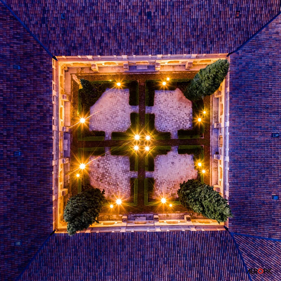 Gracias a @aeropic por fotografiar espacios únicos al anochecer. ¿Sabrías decirnos de qué rincón estamos hablando?