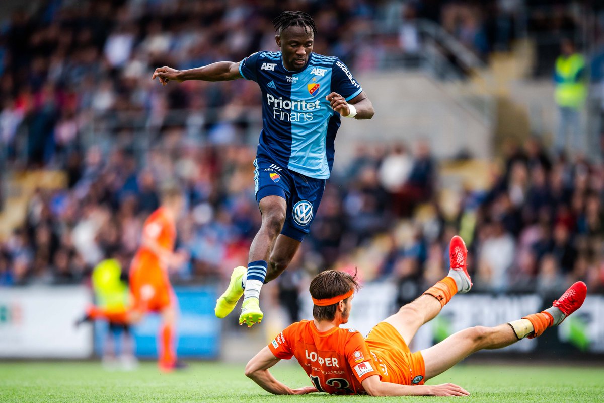 DIF_Fotboll's tweet photo. Ytterligare 1 000 sålda plåtar under onsdagen mot @afc__eskilstuna - kul! Nu ökar vi takten igen och går för nästa tusental. RTa gärna vidare och tipsa dina vänner om måndagens bästa stund. Köp din biljett här: https://t.co/JoYeHB9CSu #DIFESK #HuvudstadenÄrBlå https://t.co/Rs8T3o425U