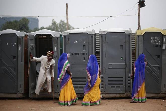 nirogta's tweet photo. 88% of the households in India have a mobile phone but 732 million people in India do not have access to toilets and clean sanitation. Please create awareness of making toilets at every home.
#Self4society
#MyIndiaResolution
#MyResolutionMyK
@NASSCOMfdn 
@MyKartavya https://t.co/Uu6iC2sDIU