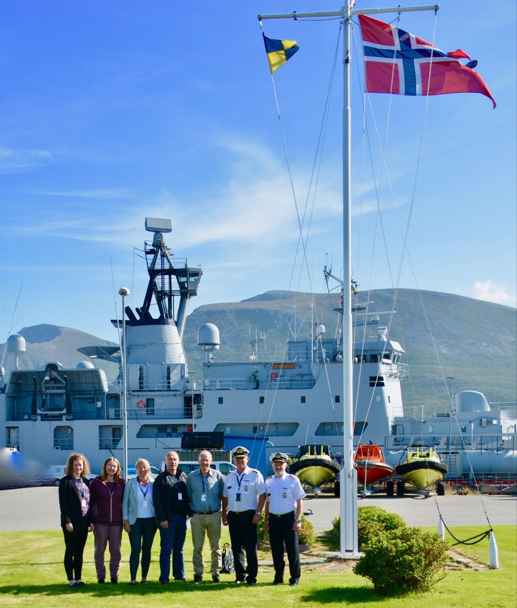 NORDLAB_NordUni's tweet photo. @kystvakten og @Norduniversitet  signerte denne uka intensjonsavtale om samarbeid for styrket kompetansesatsning innen sikkerhet og beredskap i nordområdene. #samhandling #beredskap https://t.co/vxOHZXinAL
