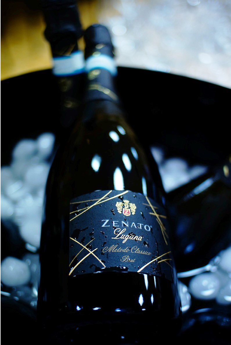 zenatowinery's tweet photo. Chill out! It's #Ferragosto (Summer Holiday) 😁
Have yourself a bubbly Lugana
Cheers 🥂
ph #alexpro
#zenatowinery #summervibes #sparklingwine #luganawine https://t.co/aDJSPoJQ8Q