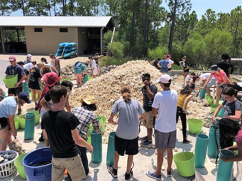 Collegiate High School at Northwest Florida State College braves the #heatindex to bag fossilized shell. These bags will become part of one of our future #livingshorelines on #ChoctawhatcheeBay! #EnvironmentalEducation #TakeFlight <a href="/nwfstatecollege/">Northwest Florida State College</a> <a href="/CollegiateNWFSC/">Collegiate High-Northwest Florida State College</a>