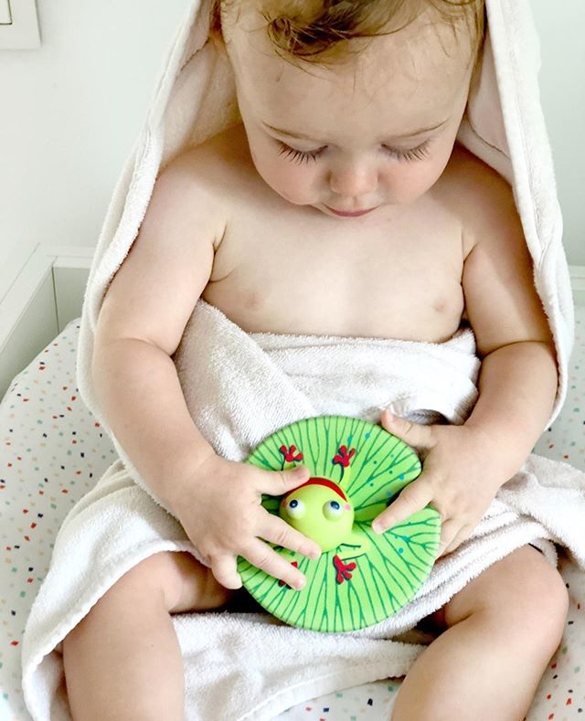 Do you know our Memory Bath Game? Some little frogs are taking it easy on 6 water lilies. Give them each a little kiss to comfort them, turn them over one by one and put the pairs back together. Fun and educative at the same time 😄🤓⁠
.⁣⁠
.⁠
.⁣⁠
.… ift.tt/2Z62PGi