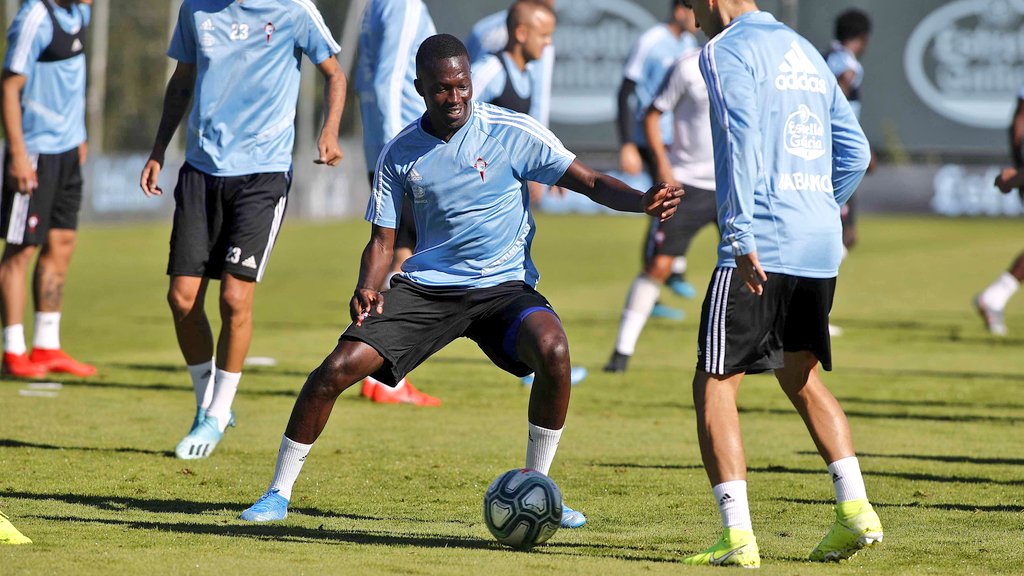 Pape en su primer entrenamiento (Foto: RCCV).https://www.eldesmarque.com/vigo/celta/noticias/132167-escriba-planea-citar-a-tres-canteranos-para-el-duelo-ante-el-madrid