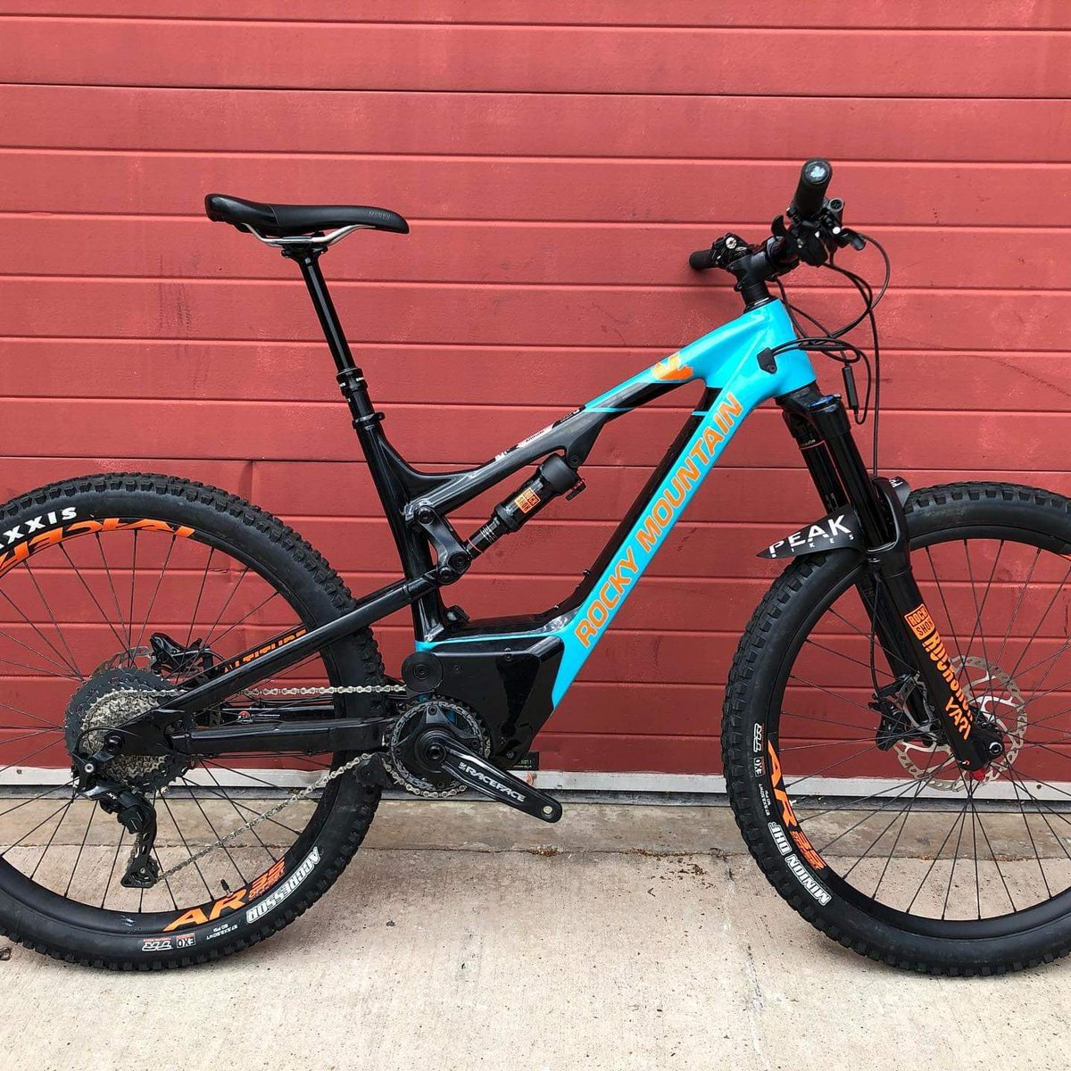 Rocky Mountain Altitude Carbon 50 Powerplay (Ex Demo)

The bike has only covered 184 miles!
The bike comes full serviced and ready to roll
The bike has few marks but nothing major

2 year service plan included

Finance available

£3999