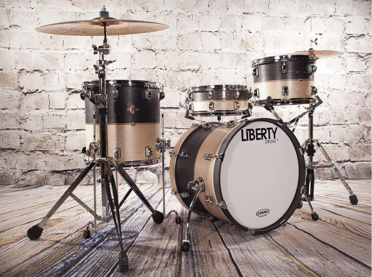 libertydrums's tweet photo. A #libertydrums classic 18,12,14,14x5.5 birch split ply with box inlay.
....
#drumkit #bopkit #drumset #drums
 info@libertydrums.com https://t.co/c8221rw1Kz