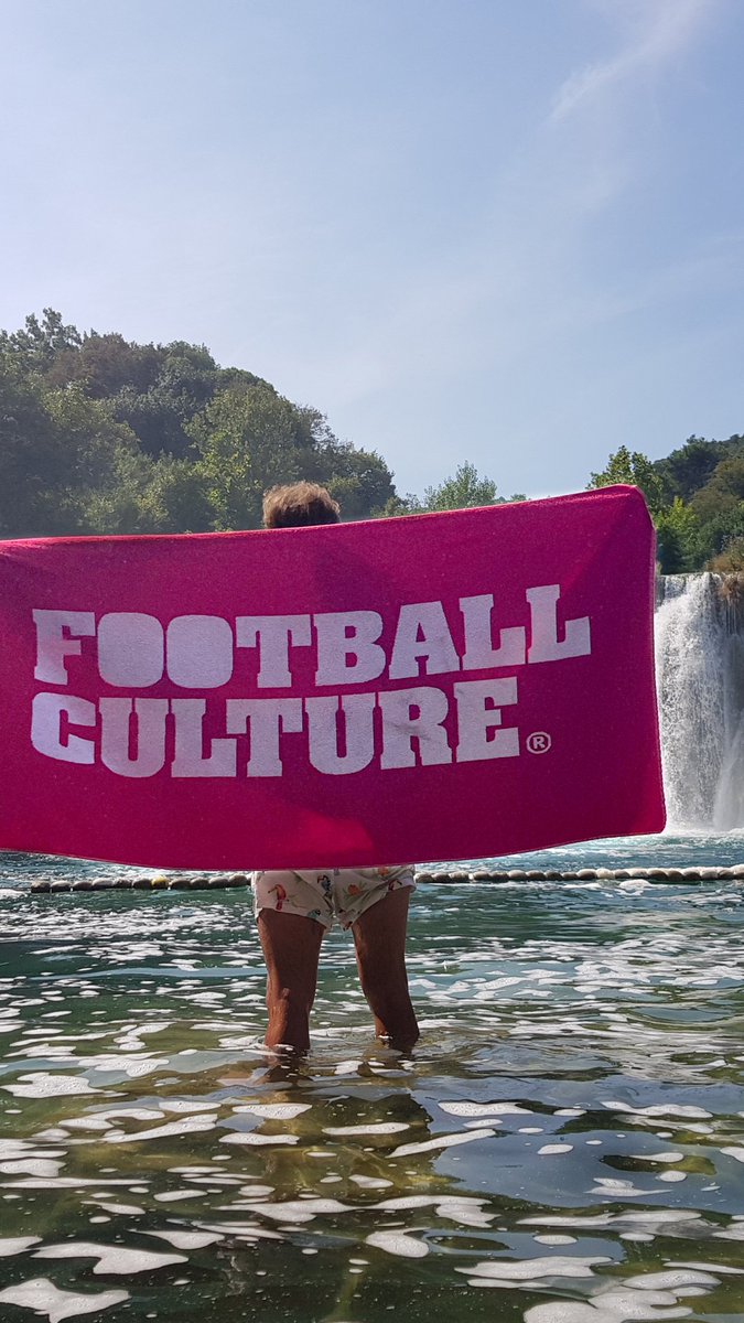 FootballCulture's tweet photo. Voor wie nog on tour gaat en heeft liggen slapen.
Per direct nwe voorraad (50 stuks) grote FC Strandlakens online! ☀⛱
👉 Ingeweven wit FootballCulture Boxlogo
👉 100% katoen – 450 gr/m2
👉👉👉 https://t.co/lBr9Acr9dt
#Strandlaken #Vakantie #FContour #AwayDays https://t.co/zoy7tPHPOs