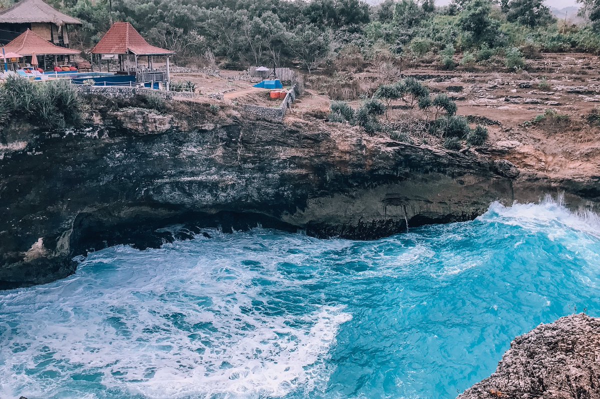 Blue Lagoon, Nusa Ceningan Bali, Indonesia 🇲🇨.
.
#mobilegraphy #mobilegraphymy #mobilegraphy_xv  #foto_my #ikutcarakita #shotoniphone7 #salutcarakita #fotomy #my_genggua #365malaysia #streetphotography #streetphoto #artofseeing