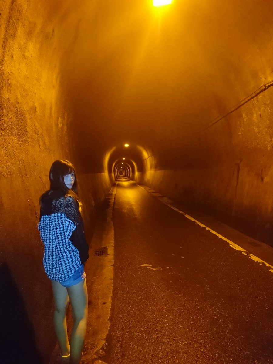 オカトラtv Twitterren 清滝トンネルっていう有名な心霊スポットに行ってきたよ 何か写ってるかな 私の顔色の悪さが一番怖い