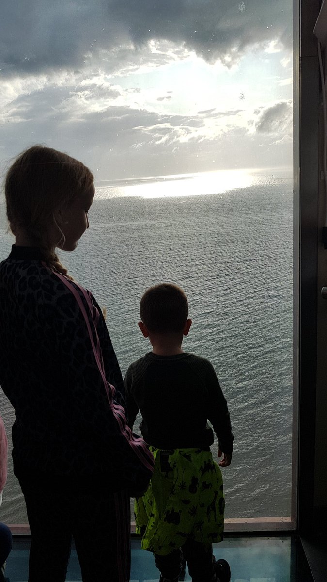 nichola_d's tweet photo. Blackpool tower eye
I brave the silver part round the glass 😂
#PlanetOffersSnaps https://t.co/RMokD350ui